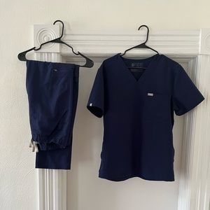 FIGS Chisec Scrub Top & Cairo Cargo Scrub Pants Bundle - Navy